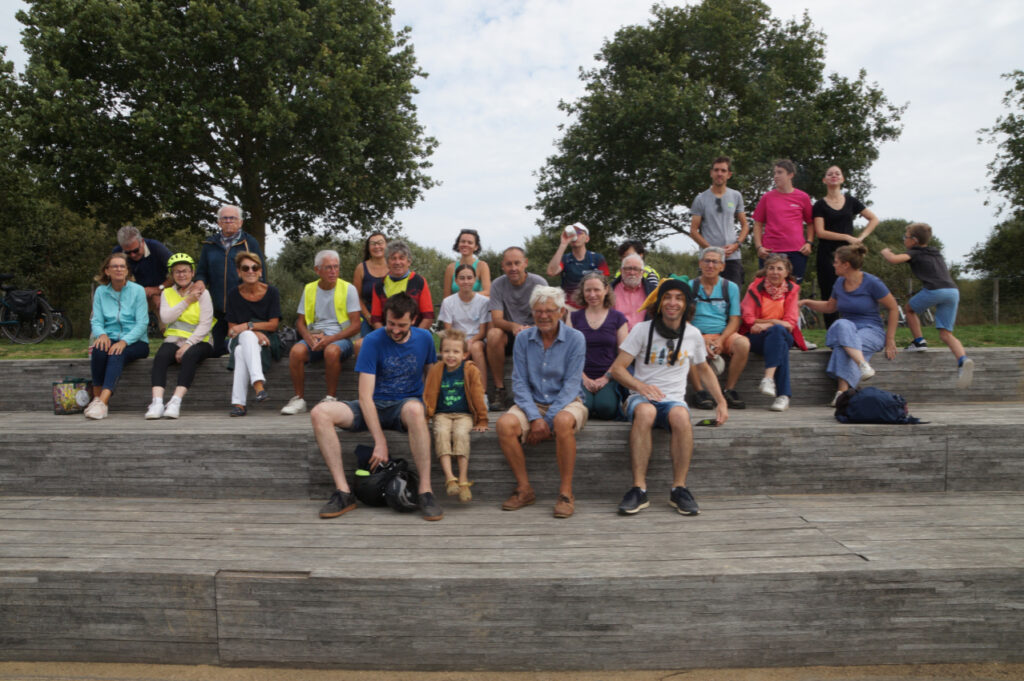 Photo de groupe aux étangs d'Apigné avec les cyclistes de Chavagne,Mordelles et Le Rheu.